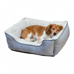 Komfortbett eckig "TOFA" mit braunem Hund, der entspannt auf weichem Innenfutter schläft.