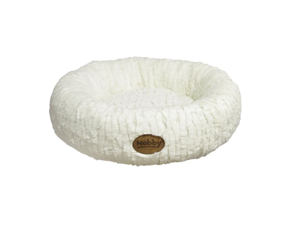 Rundes, weißes Hundebett "NOVA" mit flauschiger Oberfläche und erhöhtem Rand, verziert mit braunem Nobby-Label.