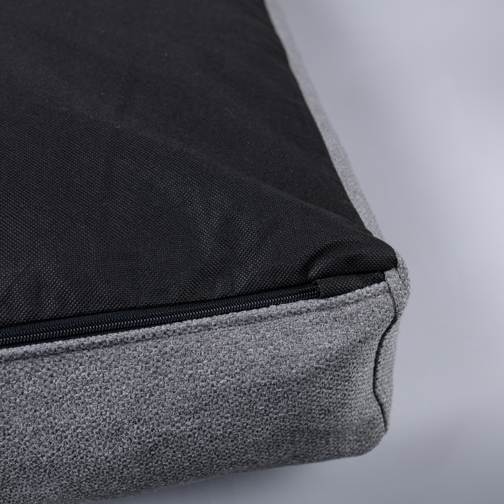 Hundebett Clean: Grau-schwarzer Kissenbezug mit Reißverschluss aus hochwertigem stoffähnlichem Material.