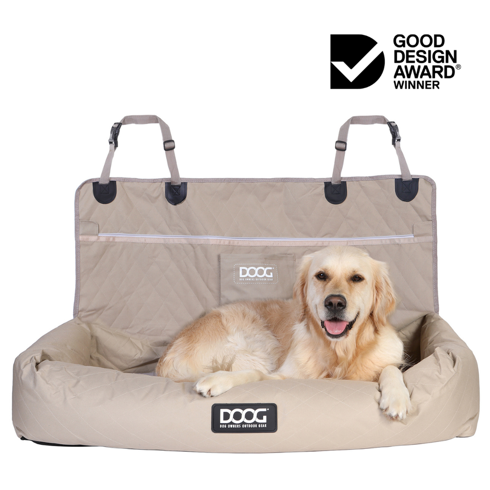 "Gepolstertes Hundebett von DOOG in neutralen Farbtönen mit Halterungen zur sicheren Befestigung im Auto."