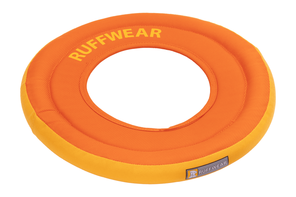 Leuchtendes Hydro Plane™ Frisbee Wurfspielzeug von Ruffwear für Hunde, schwimmfähig und strapazierfähig.