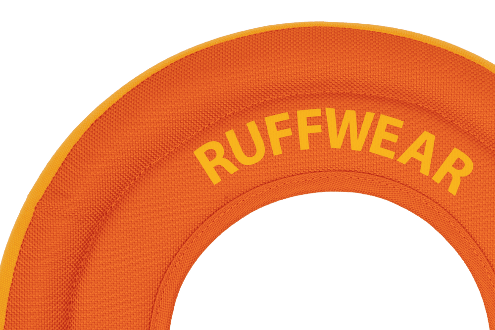 "Oranger Hydro Plane™ Frisbee von RUFFWEAR, ideal für Wasseraktivitäten und strapazierfähiges Wurfspielzeug."