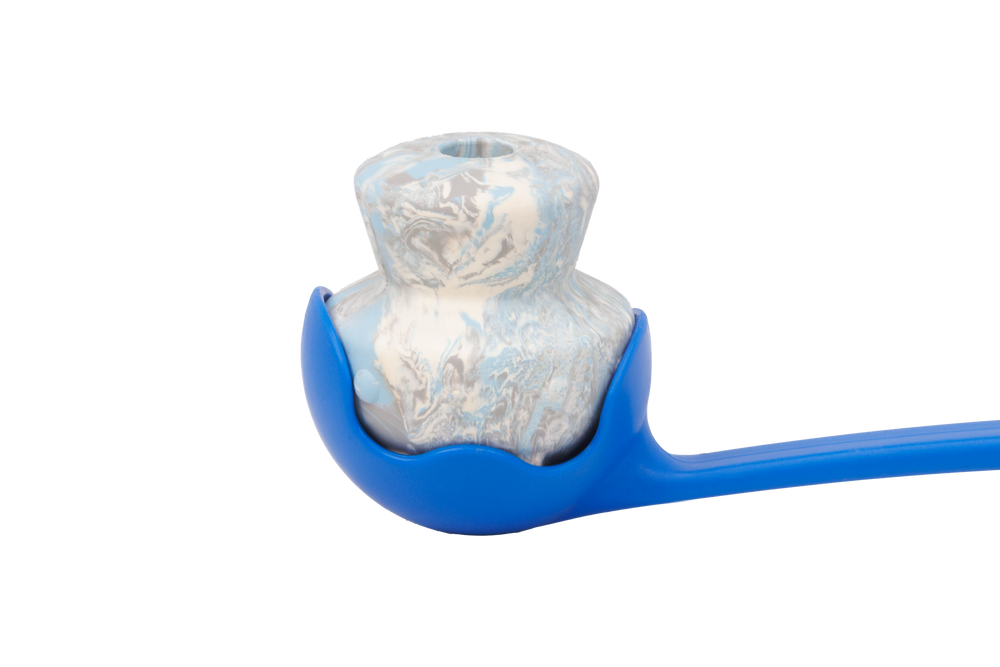 Toadstool™ Hundespielzeug in Blau mit mehrfarbigem, marmoriertem Ball im inneren Löffel-Design. Ideal für Spiel und Spaß!