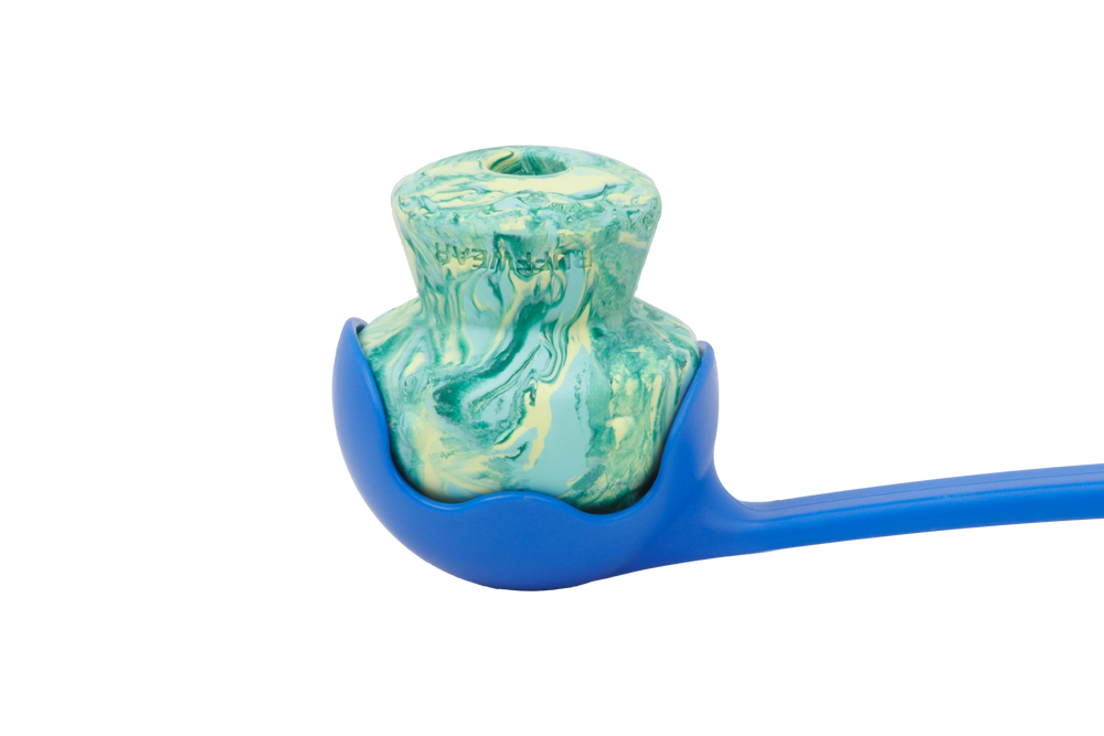 Blaues Toadstool™ Hundespielzeug mit marmoriertem, bunten Aufsatz in Grün und Blau für Spielspaß und Beschäftigung.