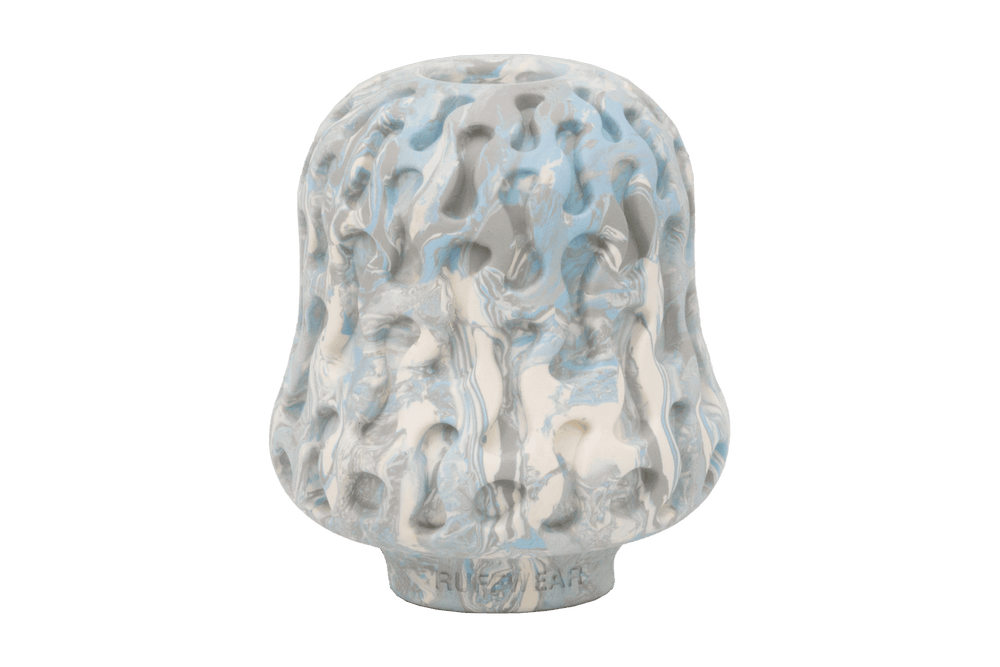 Dekorative Keramikvase in Weiß, Blau und Grau mit marbled Muster, unregelmäßige Struktur und breite Öffnung.