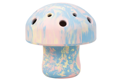 „Pastellfarbenes Porcini™ Hundespielzeug in Form eines stilisierten Pilzes mit Löchern und kuppelartigem Kopf.“