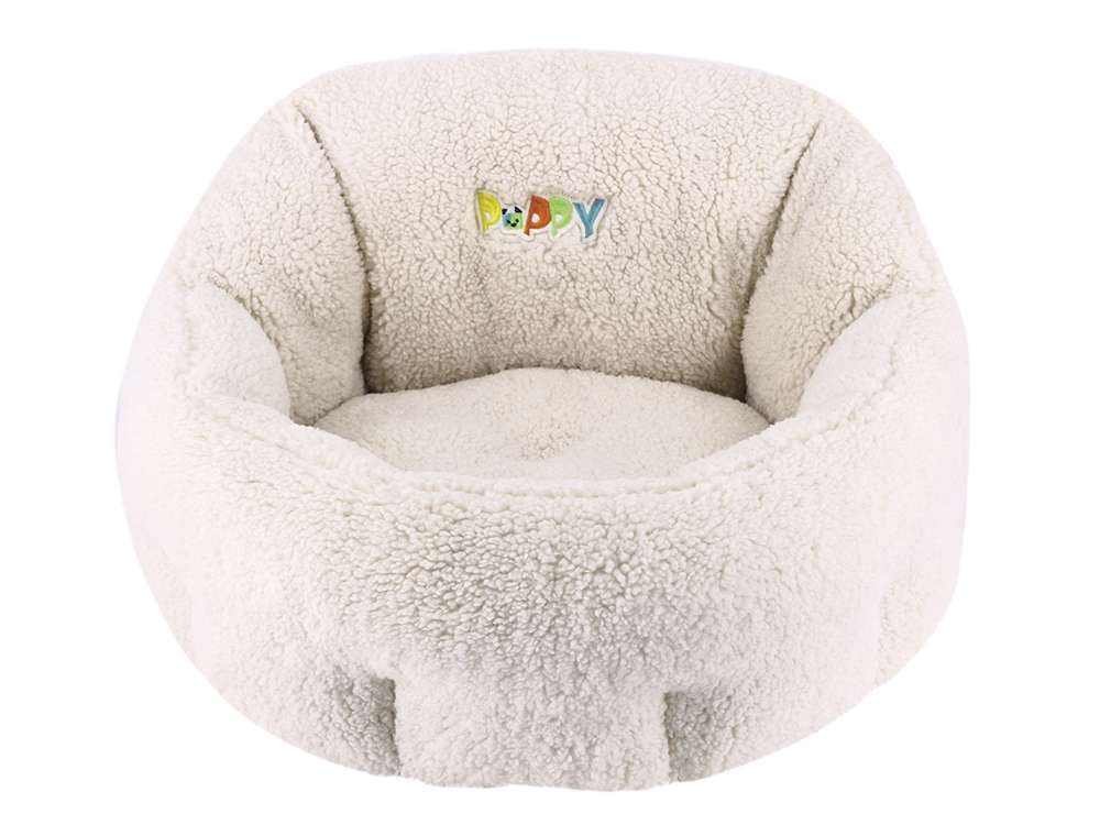 Komfortables ovales Hundebett "Puppy" in creme mit plüschiger Textur und erhöhter Rückenlehne für entspannte Kuschelstunden.