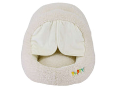 Kuscheliges ovales Hundebett in hellem Creamton mit weichem Innenfutter und überlappendem Einstieg. Ideal für Hunde.