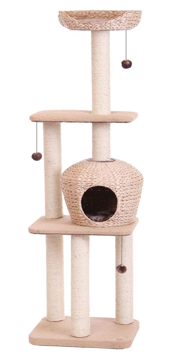 Kratzbaum "NANUK" mit mehreren Sisal-umwickelten Ebenen, Korbhöhle, Liegefläche und bunten Spielzeugen für Katzen.