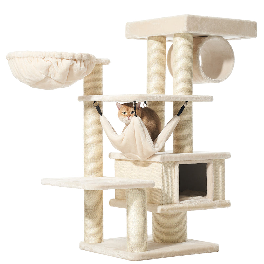 Heller Kratzbaum ELIN mit mehreren Ebenen, Höhlenhaus, Hängematte und Katze, die entspannt in der Hängematte sitzt.