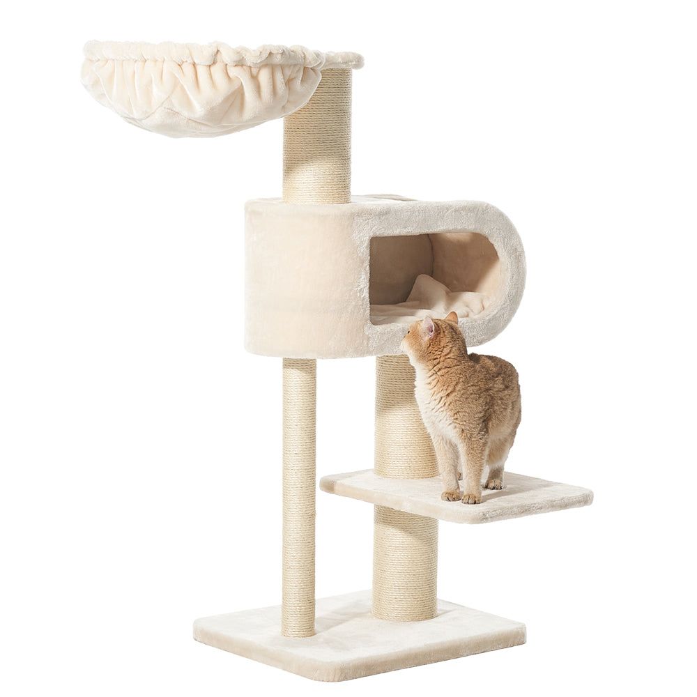 Kratzbaum TOVE in hellem Beige mit Schlafliege, Ausschlussraum und Kratzstämmen für Katzen.