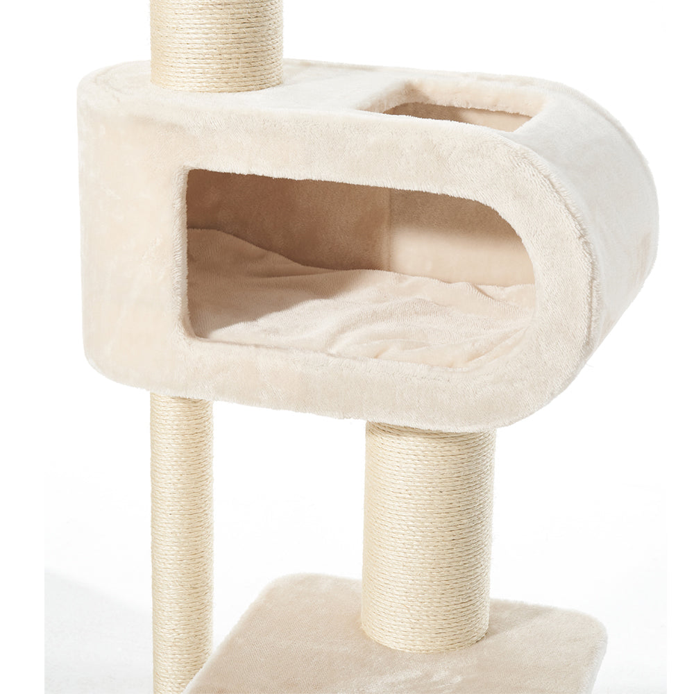 Beiger Kratzbaum TOVE mit flauschigem Podest, offener Höhle und zwei Sisal-Kratzsäulen für Katzen.