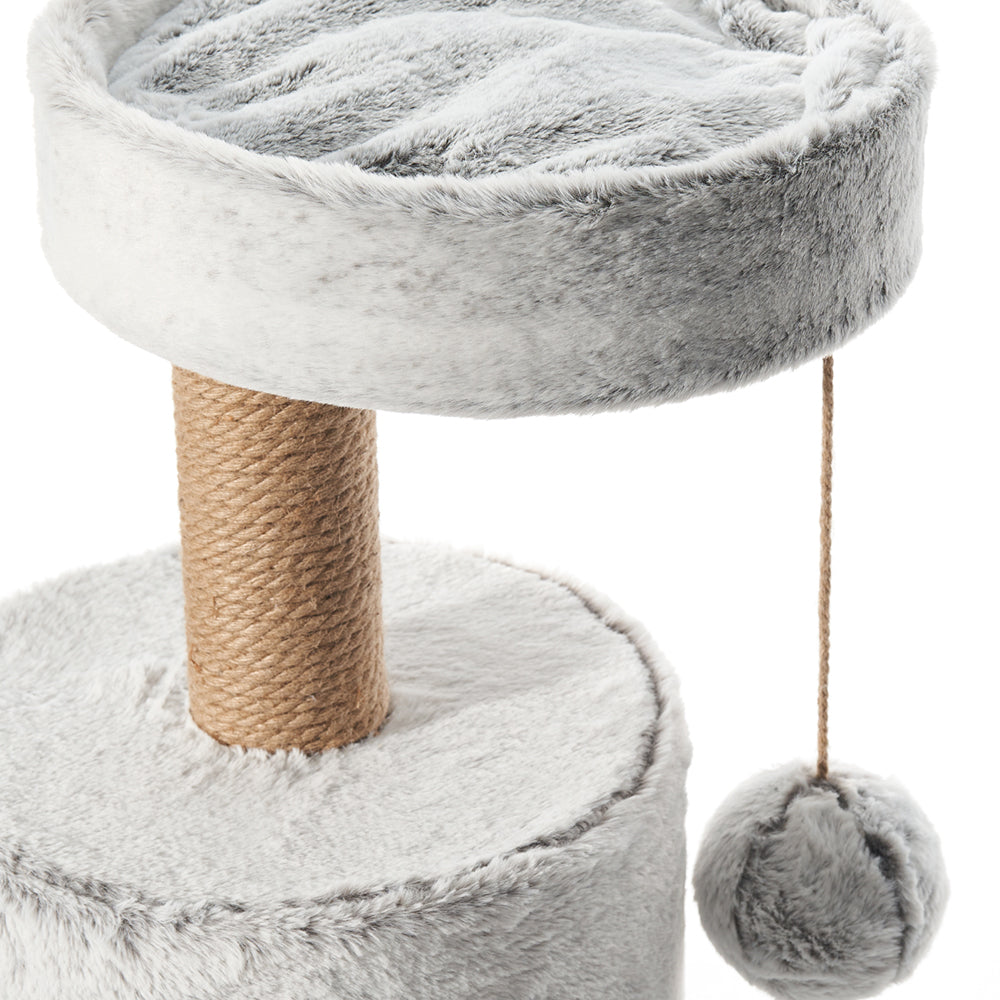 Kuscheliger grauer Katzenkratzbaum RUNA mit gepolstertem Sockel und erhöhter Liegefläche, ideal für entspannte Katzen.