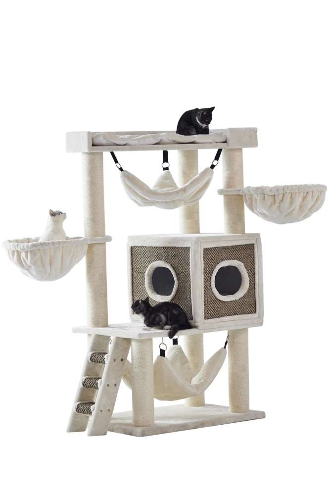 Moderner Kratzbaum "JUAN" in hellem Farbton mit mehreren Ebenen und Katzen auf Hängematten und Aussichtsplattform.