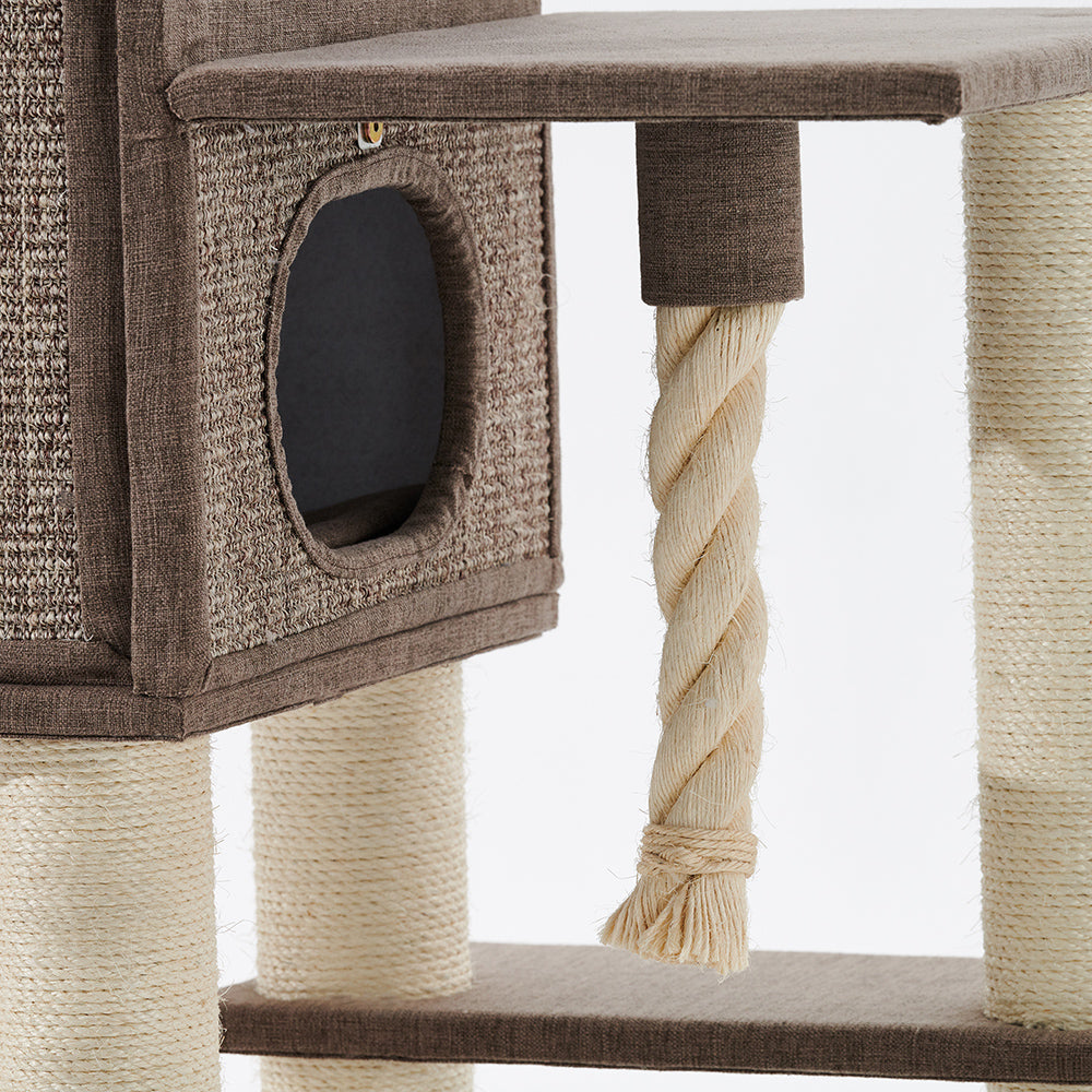 Kratzbaum KASIL mit mehreren Ebenen, einem Versteck und sisalumwickelten Säulen für Katzen.