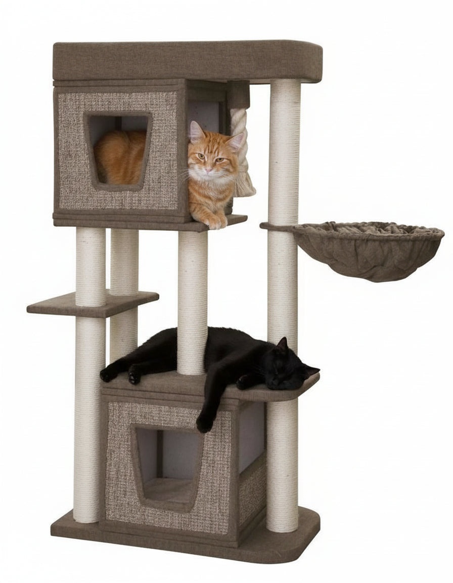 Mehrstöckiger Kratzbaum ZATI mit orangefarbener Katze in Höhle und schwarzer Katze auf Plattform. Ideal für Katzen.