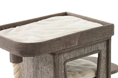 Oberfläche des Kratzbaums ULVI mit weichem, hellem Plüsch und abgerundeter Kante in braunem Stoff.