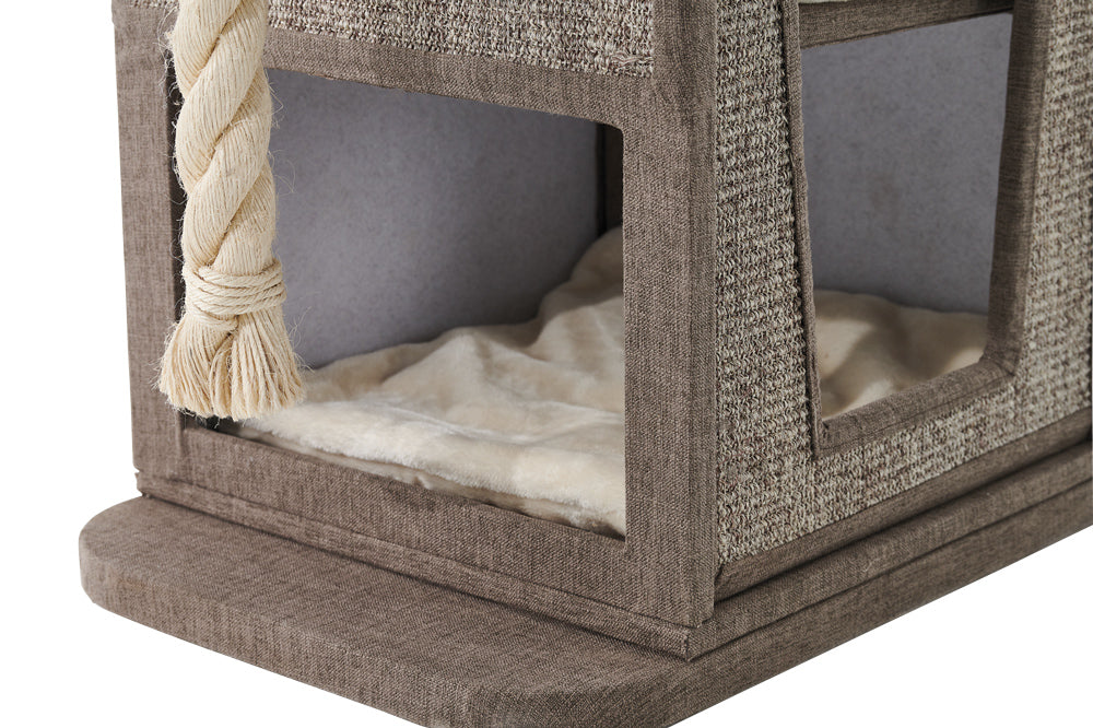 "Kuschelige Katzenhöhle ULVI mit stabiler, brauner Polsterung, zwei Fenstern und weicher Innenausstattung."