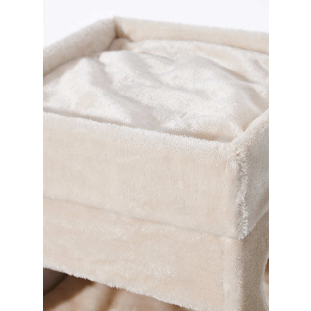 Weicher, quadratischer Aufbewahrungskorb aus samtigem Material, ideal für Kratzbaum TARSUS, in heller Farbe.