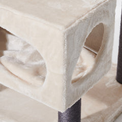 Beige Katzenhöhle auf Kratzbaum CORLU mit runden Eingängen und stabilen, dunklen Säulen für gemütliche Katzenmomente.