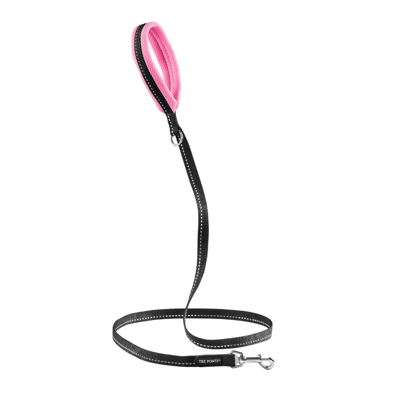 Hundeleine mit pinkem Griff und schwarzem, gepolstertem Band, silberfarbener Karabiner, schlichtes Design.