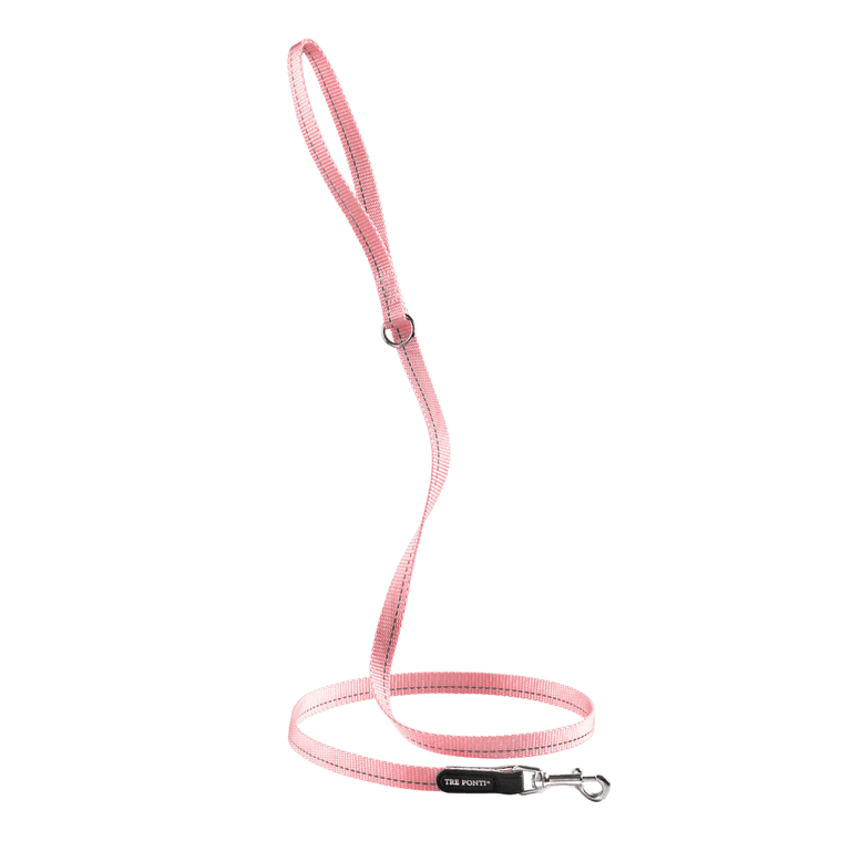 Pinkfarbene Hundeleine aus strapazierfähigem Material mit Schlaufe und Karabinerhaken zur Befestigung am Halsband.