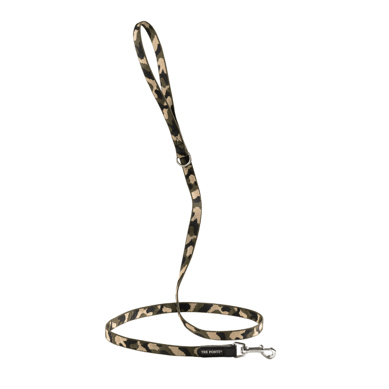 Hundeleine mit Leopardenmuster, robustem Riemen und silbernem Karabinerhaken, ideal für stilsichere Spaziergänge.