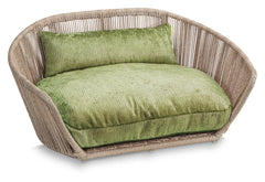Modernes Hundebett ALLURE von VOGUE mit ovaler Rattanstruktur und grünem, strukturiertem Kissen. Bequem und stilvoll.