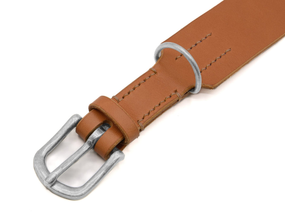 Braunes Lederhalsband Waldgeist mit silberner Schnalle und nahtloser Verarbeitung, ideal für stilvolle Outdoor-Abenteuer.