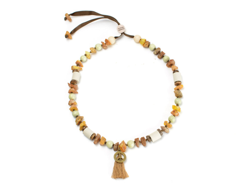 Bernsteinkette Rosari in Pastellgrün mit bunten Perlen und einer braunen Zugkordel. Ideal als modisches Accessoire.