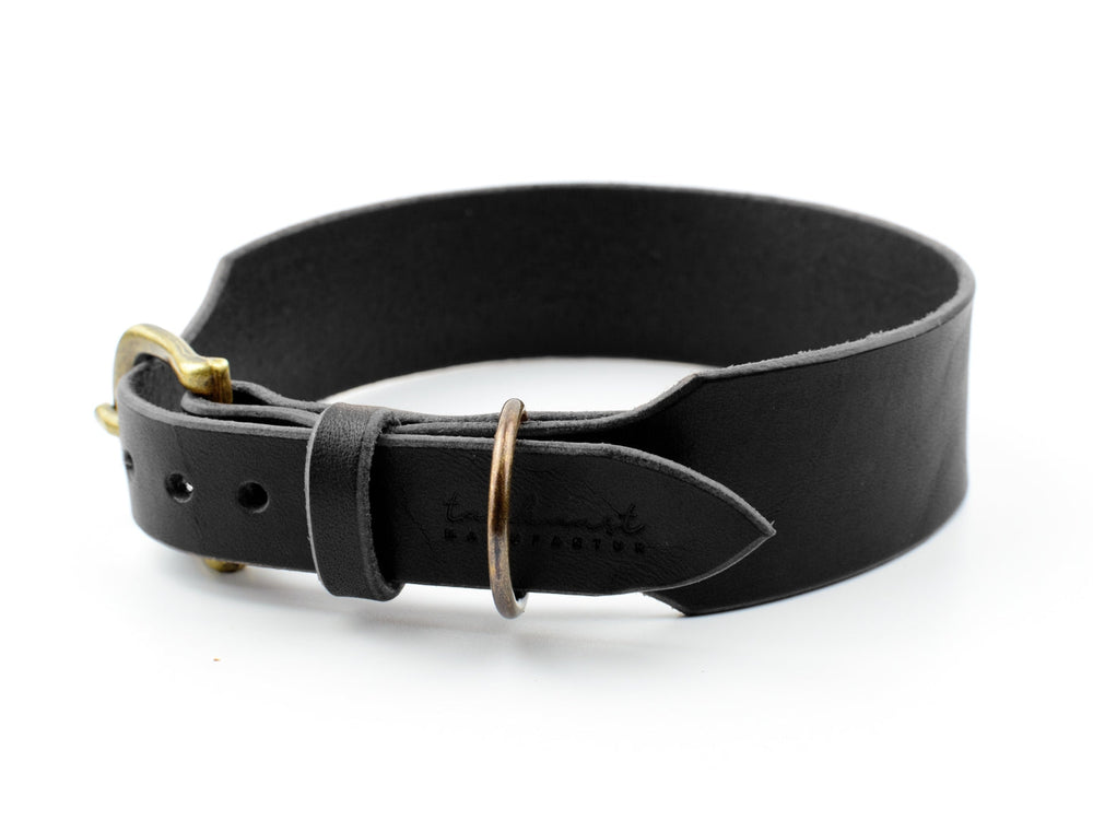 Schwarzes Lederhalsband WALDSTREUNER mit klassischer Messingschnalle, elegant und 4 cm breit, ideal für Hunde.