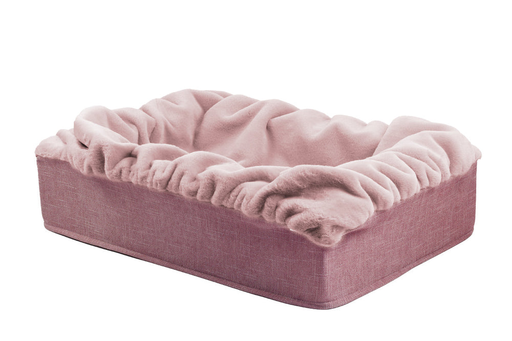 Gemütliches Hundebett Buddelbox® in zartem Rosa mit gepolsterter Rüscheneinfassung für stilvollen Komfort.