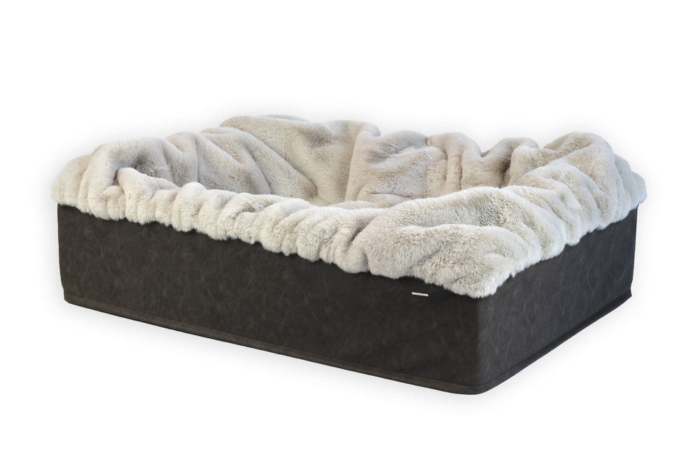 Hundebett Buddelbox® in dunkler Farbe mit weichem, hellgrauem Innenfutter und hohen Rändern für optimalen Komfort.