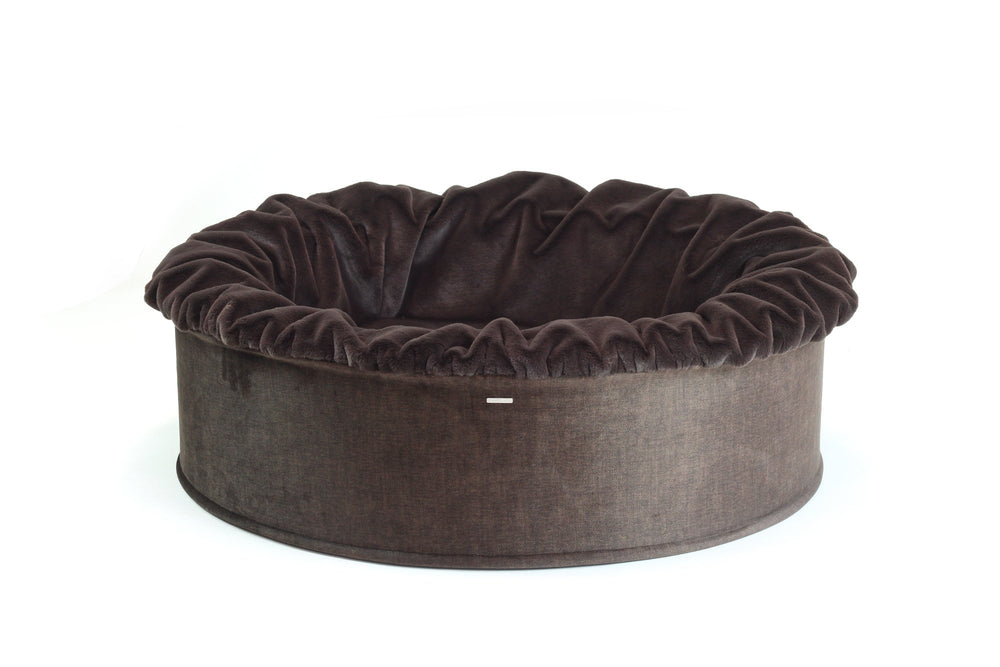 Gemütliches rundes Hundebett Buddelnest® mit weichem, rüschigem Rand und samtiger Oberfläche für deinen Hund.
