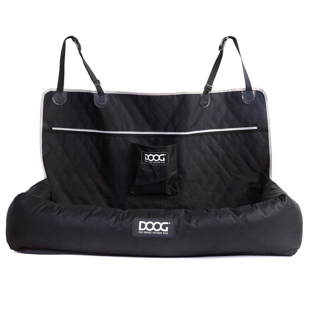 Padded Autositz für Hunde in modernem Quilt-Look mit Befestigungsriemen und kleiner Tasche. Ideal für Reisen mit Hund.