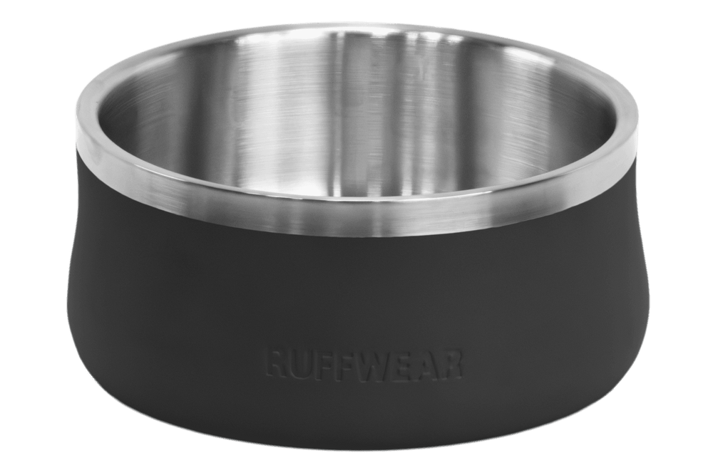 Schwarze Silikon-Hundeschüssel mit Edelstahlrand und eingeprägtem "RUFFWEAR"-Schriftzug, rund und geschwungenes Design.
