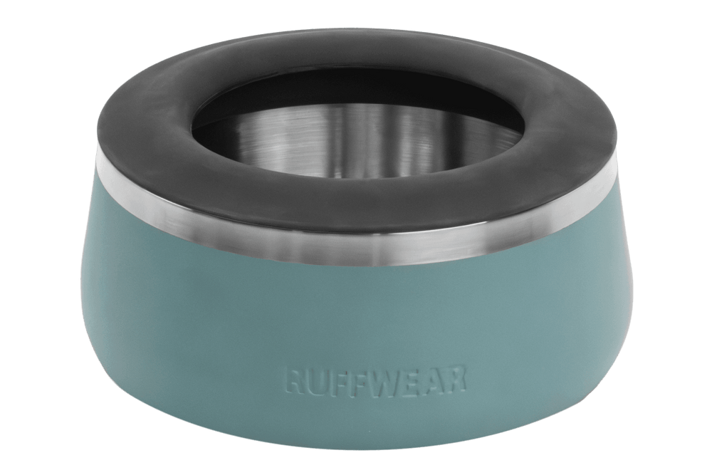 "Ruffwear Futternapfschüssel mit Edelstahlrand und rutschfestem, grünem Material für sicheren Halt."