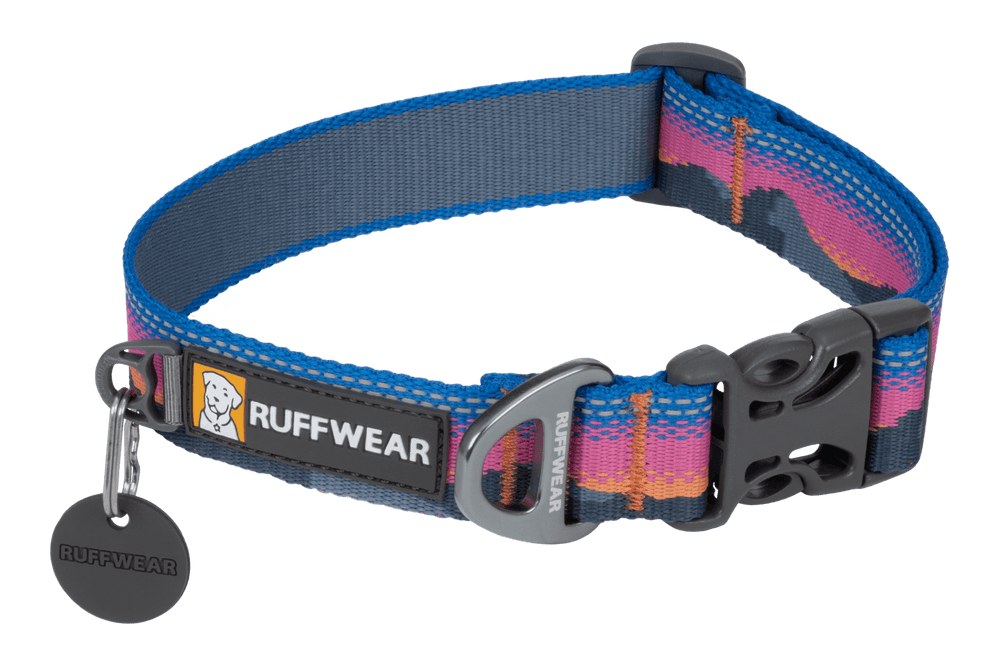 Reflektierendes Ruffwear Hundehalsband in verschiedenen Farben, strapazierfähig mit stabilen Verschluss und Leinenring.