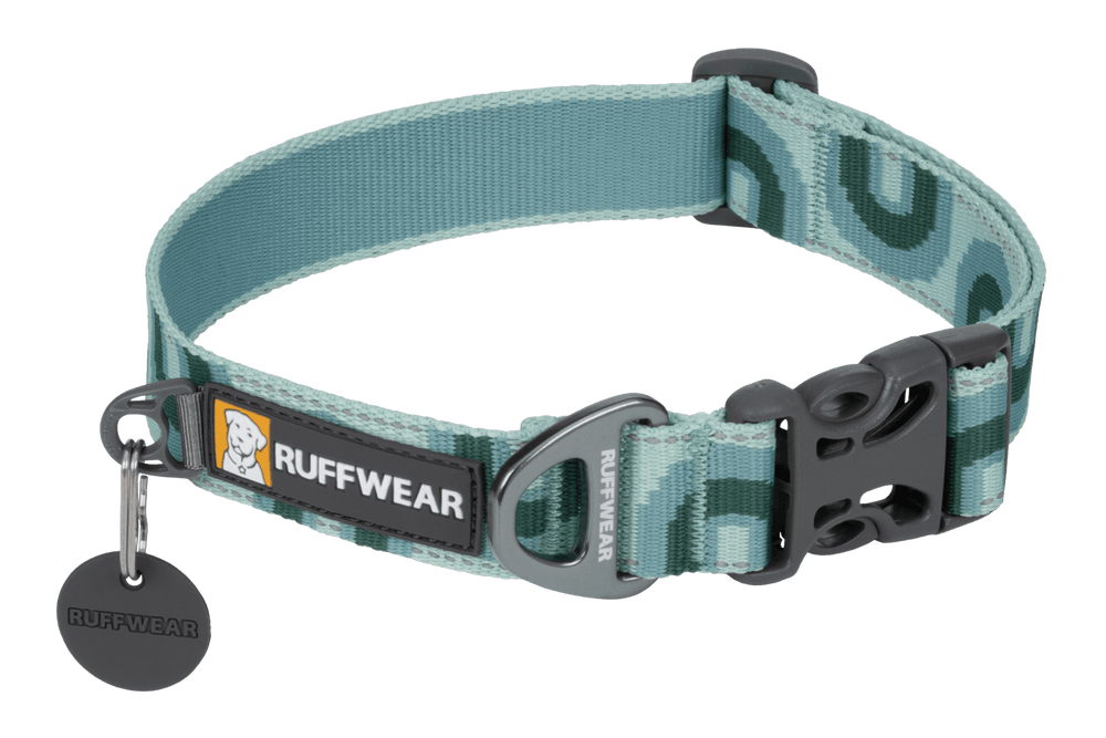 Ruffwear Crag™ reflektierendes Hundehalsband in Blau- und Grüntönen, robust und sicher mit stabiler Schnalle.