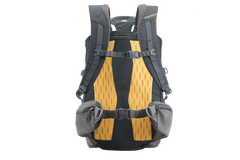 Ergonomischer Hitch Hiker™ Hunde-Rucksack in Schwarz und Gelb mit gepolsterten Riemen und Seitentaschen für sicheren Transport.