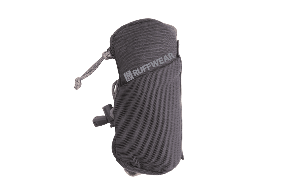 Graue Stash Bag Mini™ von Ruffwear, praktischer Abholbeutel-Spender für Outdoor-Aktivitäten, robust und handlich.