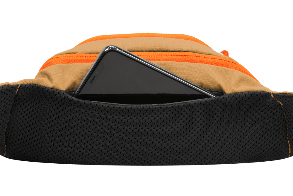 "Orange-schwarze Home Trail™ Hüfttasche mit Smartphone, funktionalem Design und gepolsterter Rückseite."