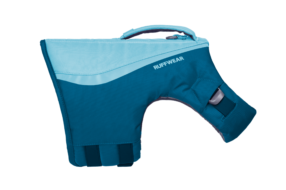 Blaue Ruffwear Float Coat™ Schwimmweste für Hunde, ergonomisch gestaltet mit Reißverschluss und Befestigungslöchern.