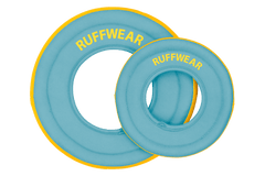 Hellblaue Ruffwear Hydro Plane™ Frisbee Hundespielzeuge mit gelben Akzenten und Markennamen. Ideal für Spiel und Spaß im Freien.