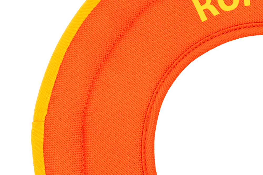 Orangefarbener Hydro Plane™ Frisbee mit gelben Akzenten und strukturierter Oberfläche für Wasserspiele und Freizeitaktivitäten.