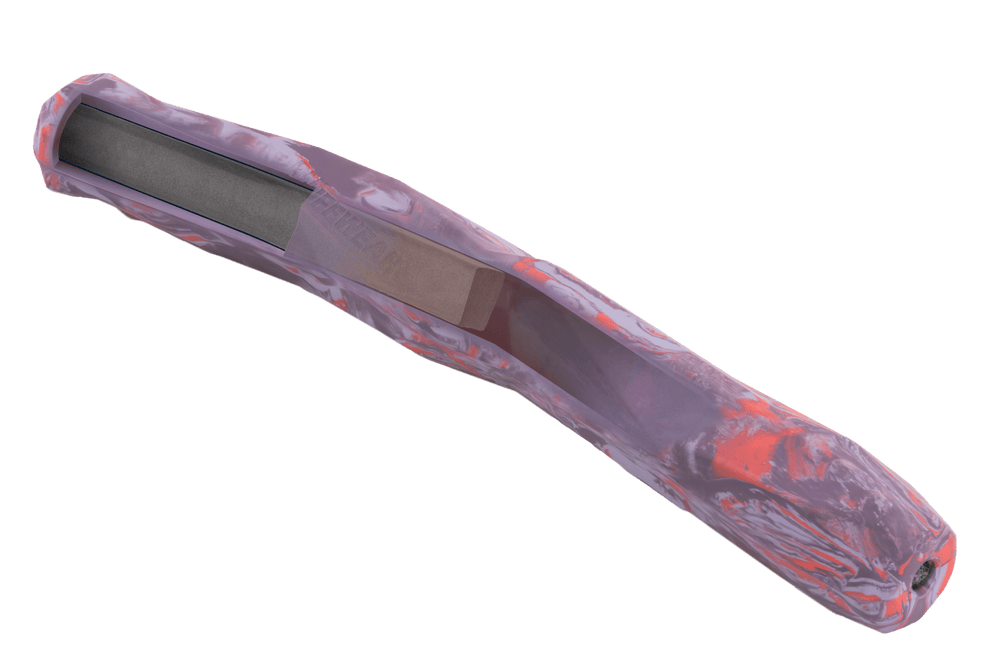 "Nag-a-Stick™ Rasierspiegel mit farbiger Hülle und einzigartigem Griff in Rot und Pink für stilvolles Rasieren."