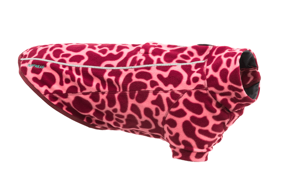 Hundemantel aus Fleece im giraffenartigen Pink-Lila-Muster mit Reißverschluss und hohem Kragen für besseren Schutz.