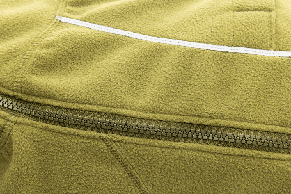 Grüne Climate Changer™ Fleecejacke mit strukturiertem Material und Reißverschluss an der Seite.
