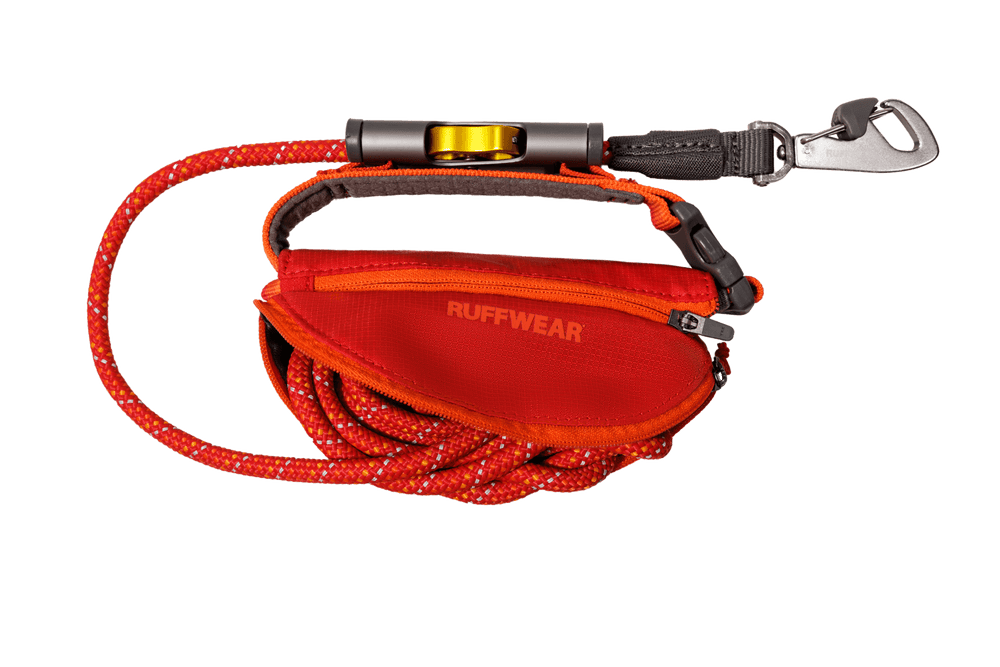 "Ruffwear Hitch Hiker™ Hundeleine in orange-rot, robust mit geflochtener Schnur und stabilem Karabiner, ideal für Abenteuer."