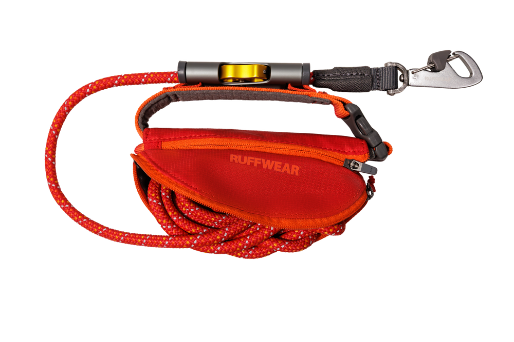 "Ruffwear Hitch Hiker™ Hundeleine in orange-rot, robust mit geflochtener Schnur und stabilem Karabiner, ideal für Abenteuer."